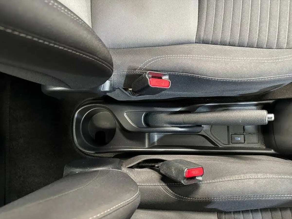 2017-toyota-yaris-15-vvt-i-icon-navi-big-16