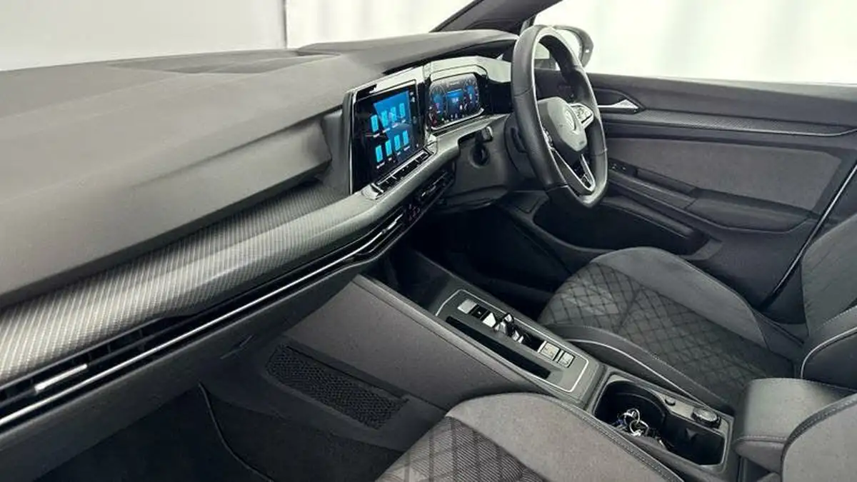 2022-volkswagen-golf-15-etsi-r-line-150ps-hatchback-big-1