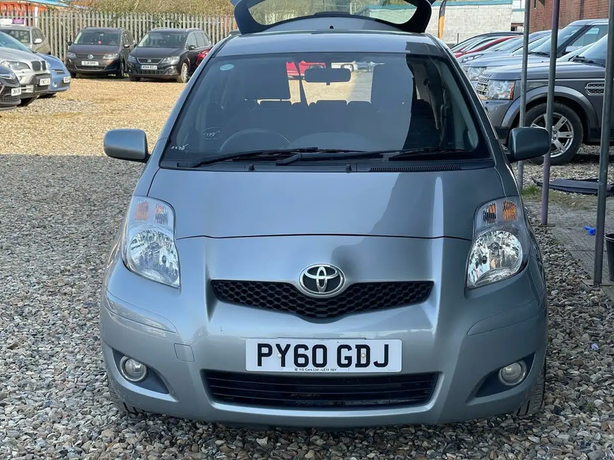 2011-toyota-yaris-133-t-spirit-vvt-i-101bhp-5d-big-0