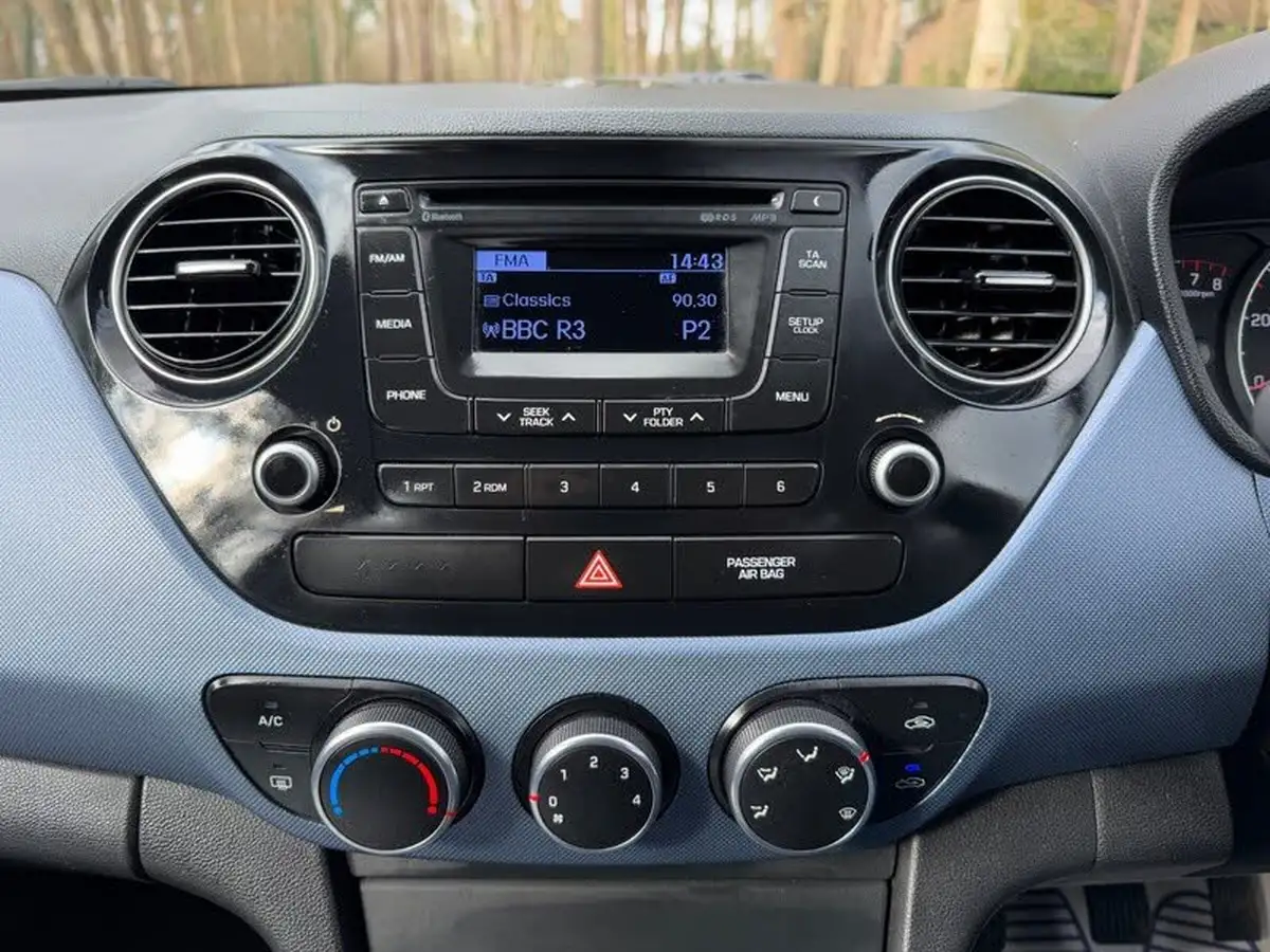 2014-hyundai-i10-10-premium-big-23