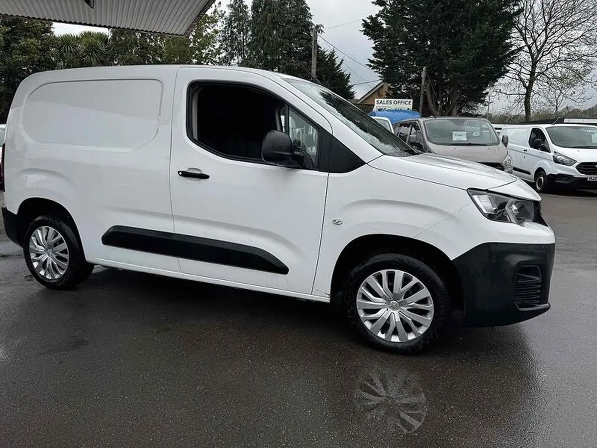 2020-peugeot-partner-12-puretech-1000-professional-110pseu6d-ss-big-3