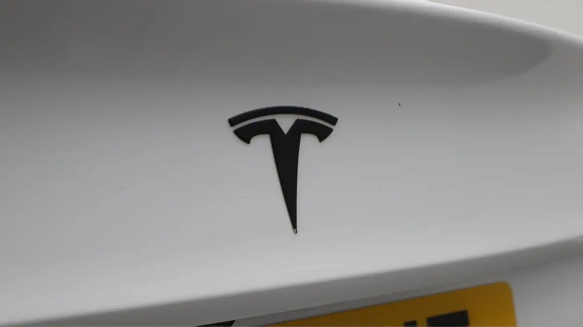 2021-tesla-model-3-e-long-range-4x4-big-21