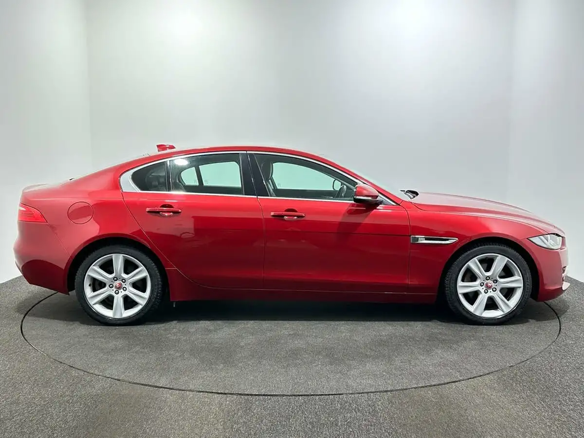 2018-jaguar-xe-20i-portfolio-200ps-1997cc-big-7