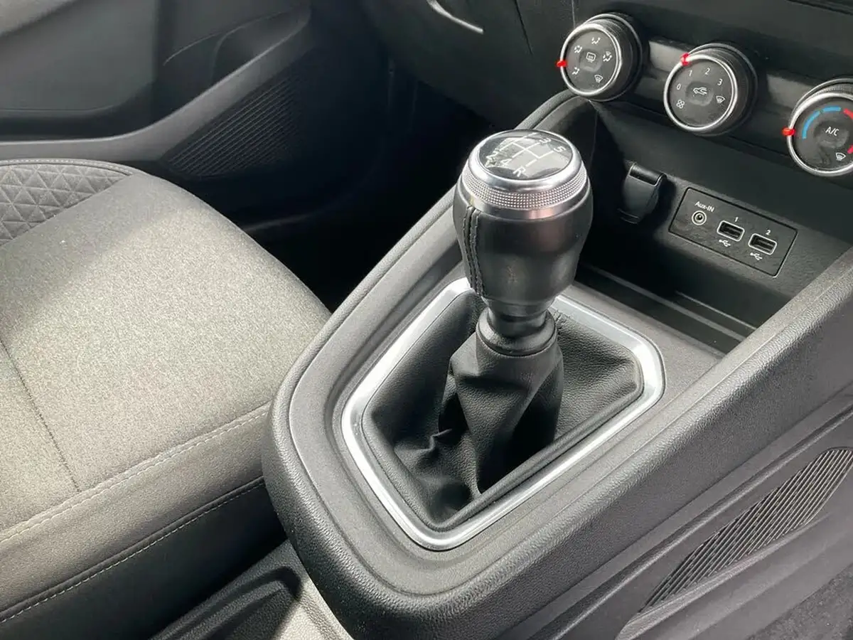 2020-renault-clio-10-sce-iconic-75bhp-big-12