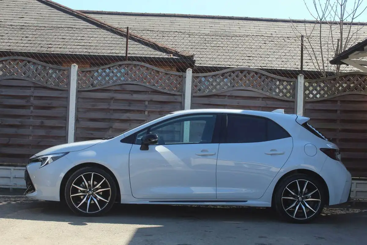 2023-toyota-corolla-18-vvt-i-gr-sport-138bhp-hatchback-big-5