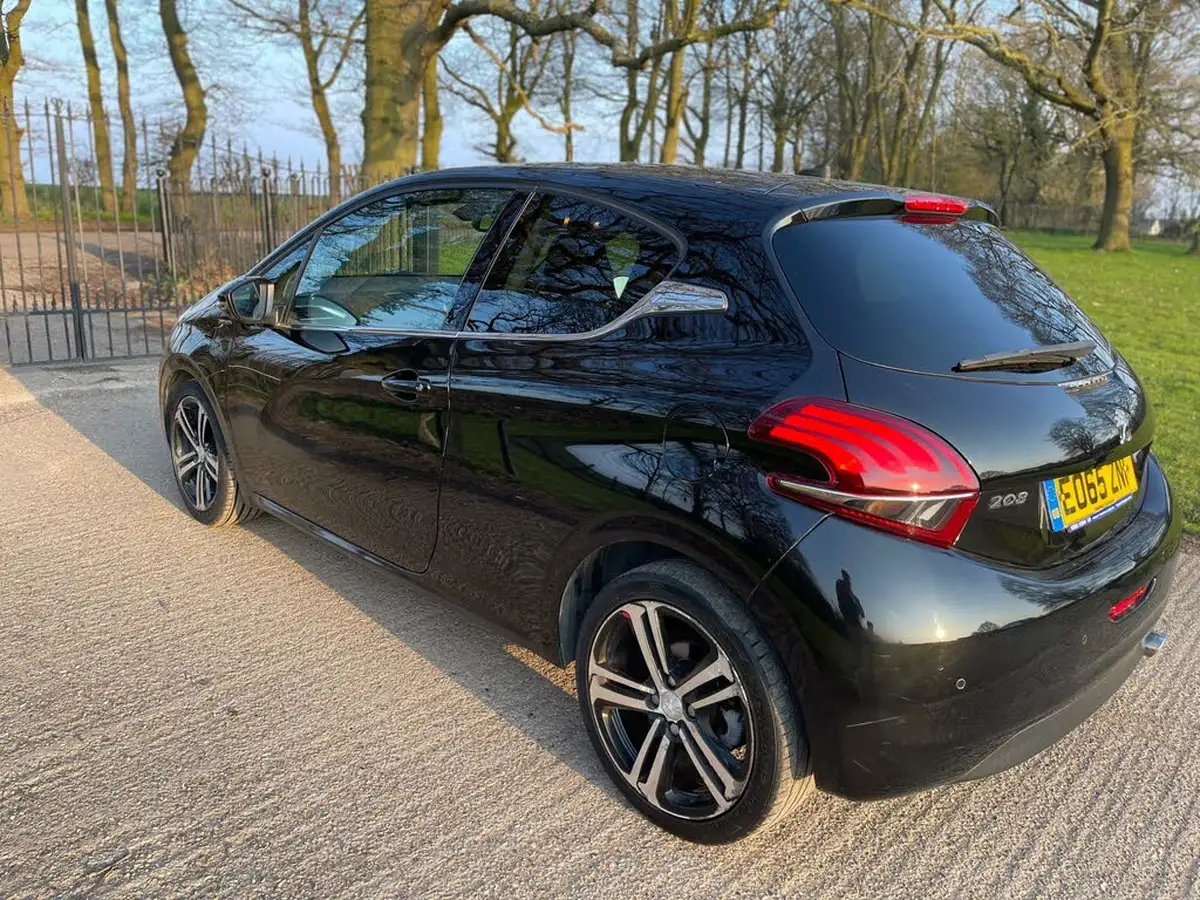 2015-peugeot-208-16bluehdi-gt-line-120bhp-ss-3d-big-4