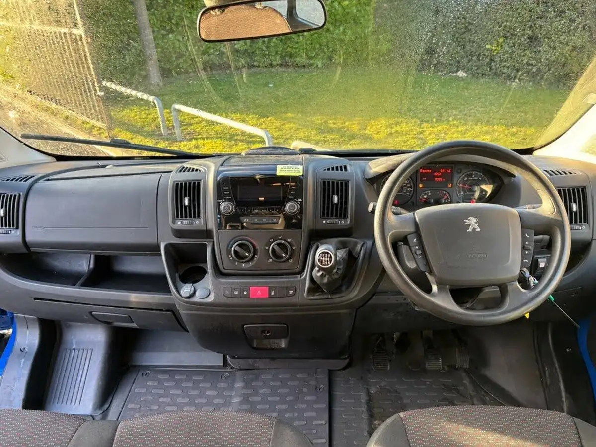 2018-peugeot-boxer-20-bluehdi-440-l4-h2-130-window-big-19