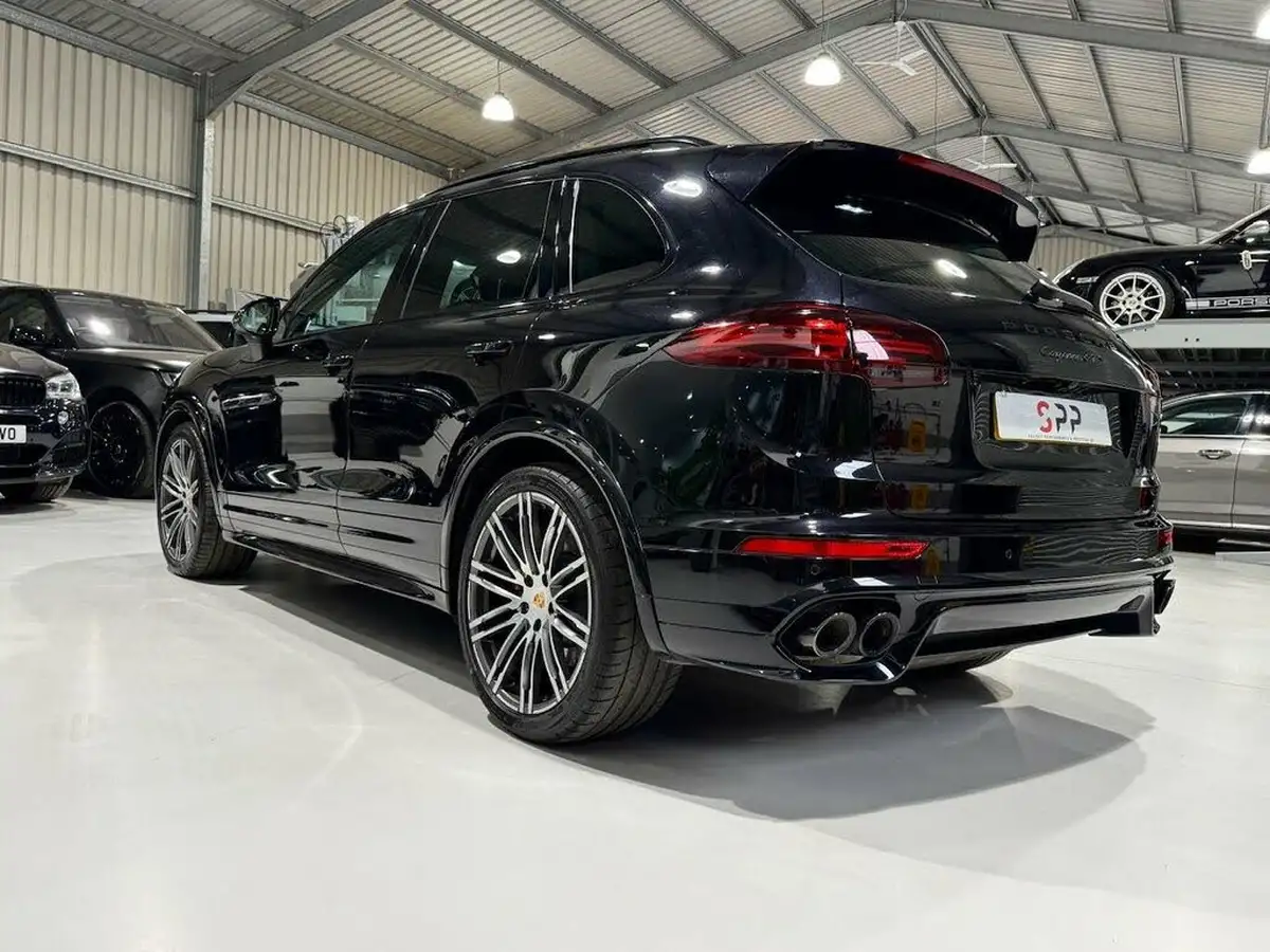 2017-porsche-cayenne-36-gts-big-2