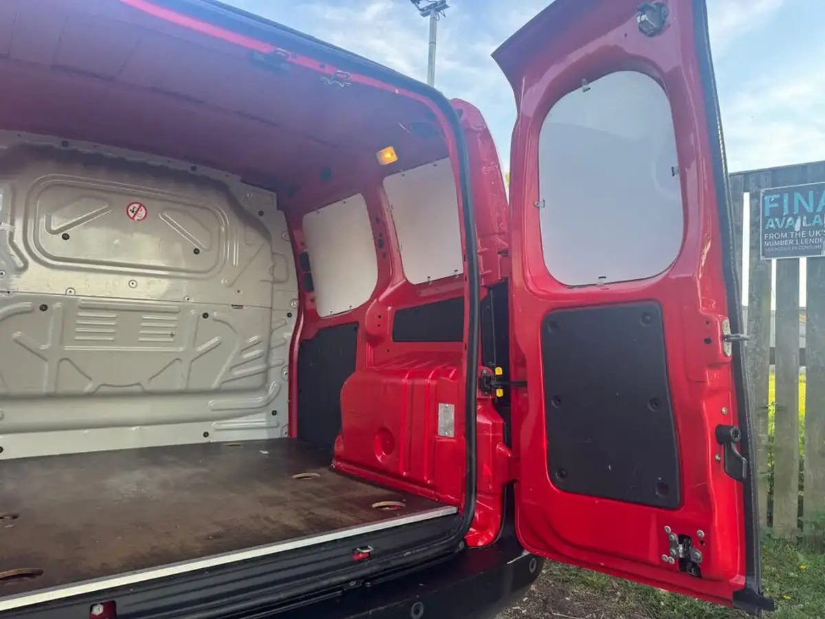 2011-peugeot-bipper-14td-s-class-ii-panel-big-12