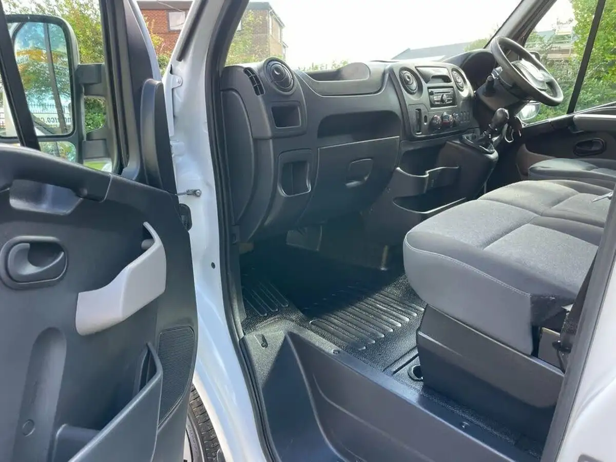 2018-renault-master-23dci-mm33-110-business-energy-big-11