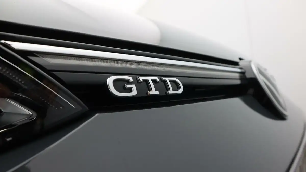 2022-volkswagen-golf-20tdi-gtd-big-21