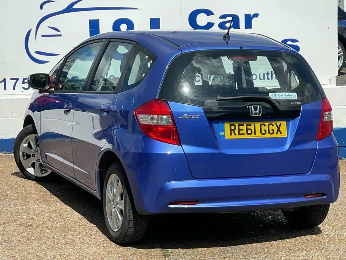 2011-honda-jazz-14-es-big-5