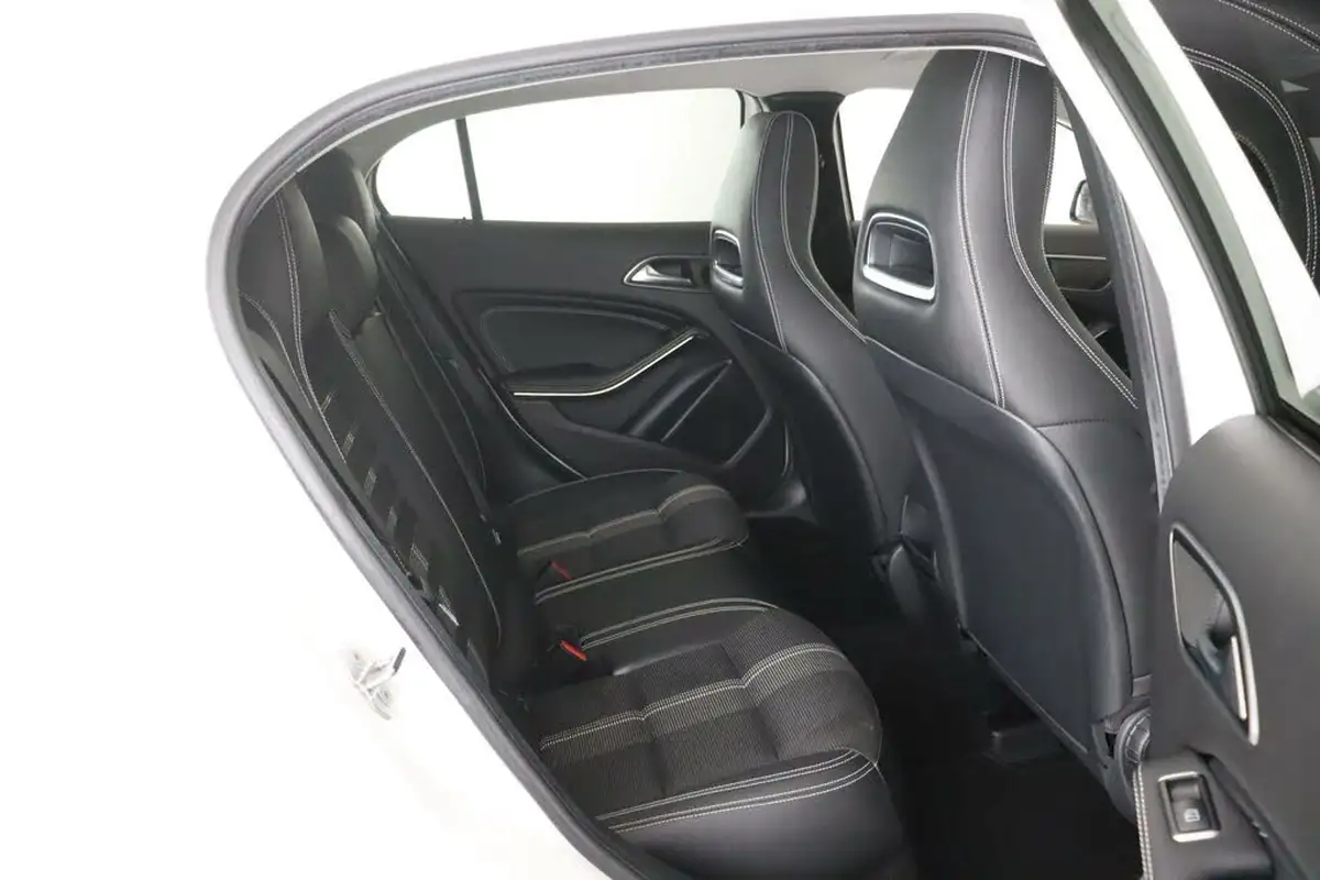2018-mercedes-benz-gla-class-16-gla-180-urban-edition-ss-big-13