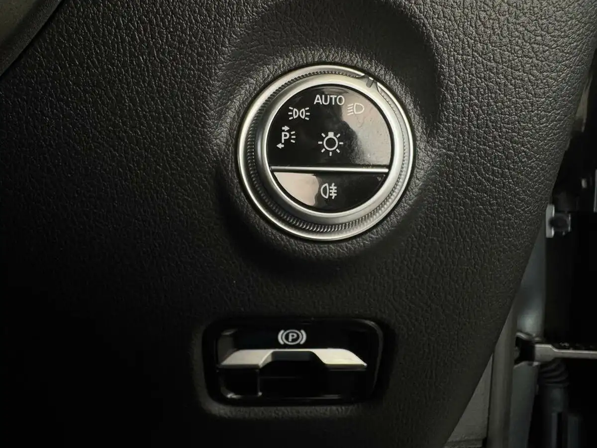 2022-mercedes-benz-c-class-20-c300e-amg-line-estate-5d-big-18