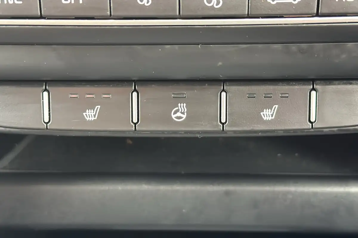 2024-kia-ceed-15-t-gdi-3-hatchback-big-24
