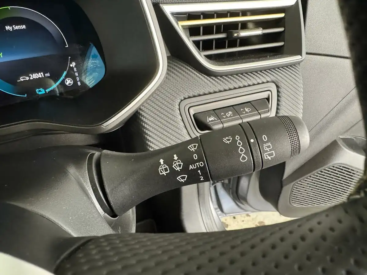 2023-renault-clio-16-engineered-big-26