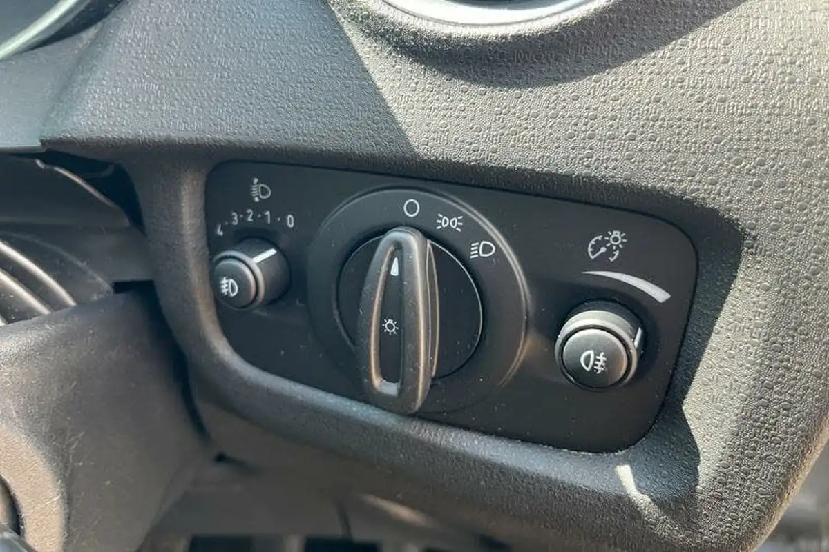 2017-ford-fiesta-125-zetec-5d-big-35