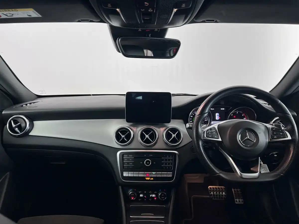 2017-mercedes-benz-gla-class-21d-gla-220d-amg-line-premium-plusss-big-16