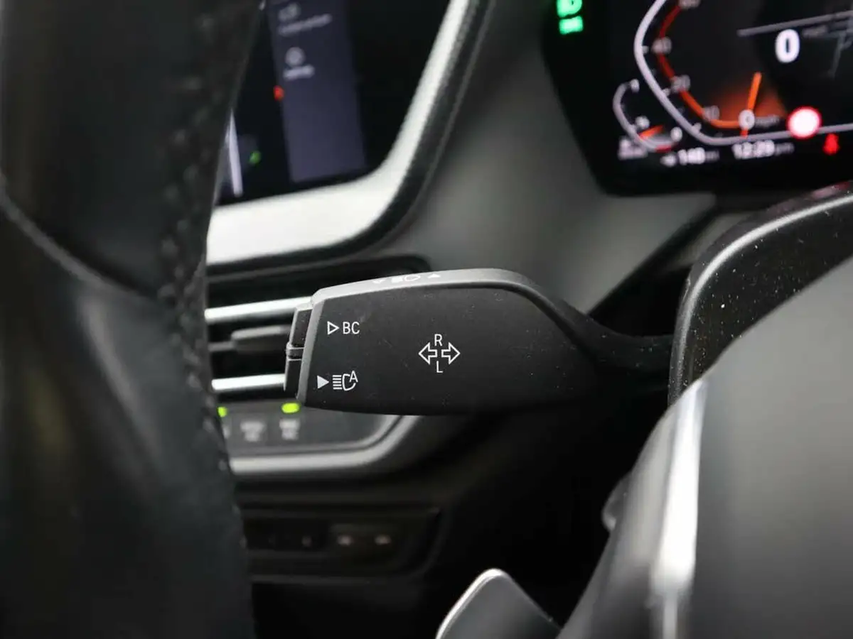 2022-bmw-1-series-20td-118d-sport-auto-big-23