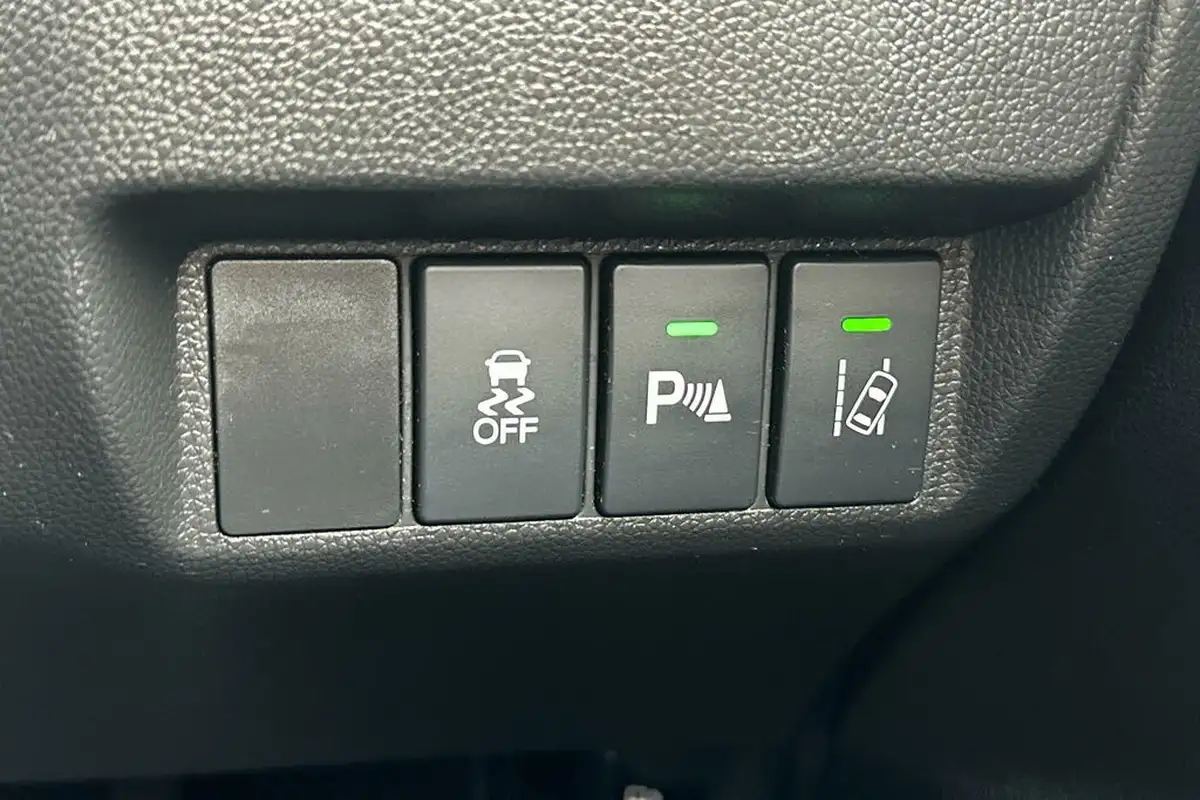 2018-honda-jazz-13-i-vtec-ex-big-16