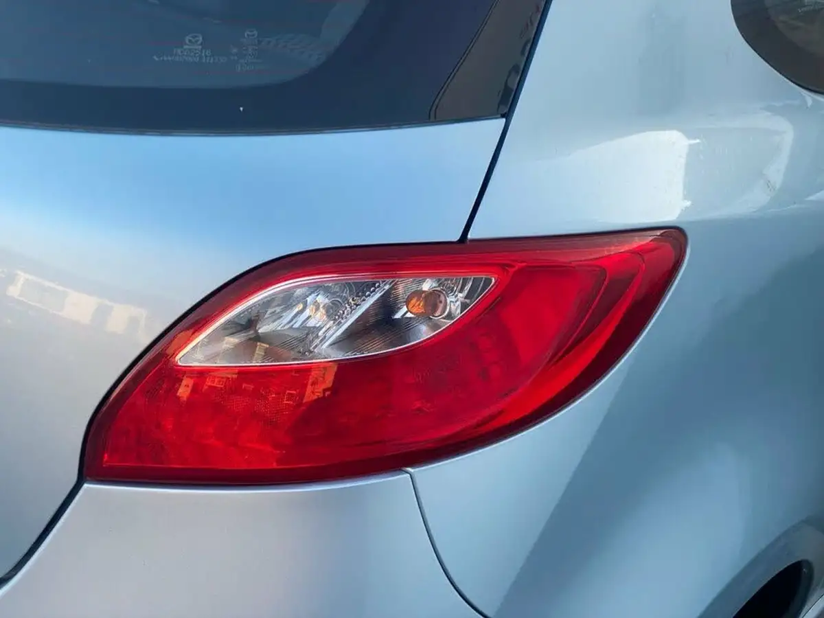 2012-mazda-mazda2-15-sport-102bhp-3d-big-35