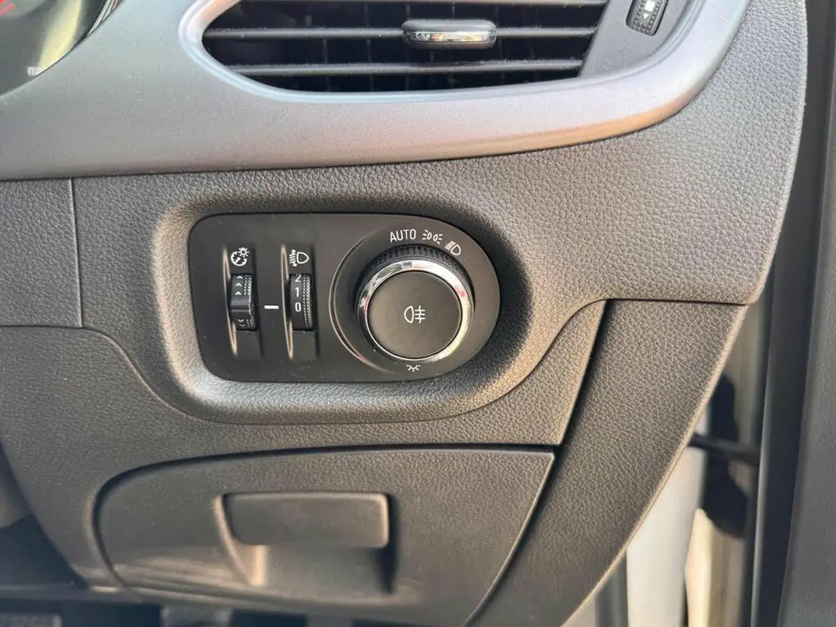 2016-vauxhall-astra-10i-turbo-energy-big-38