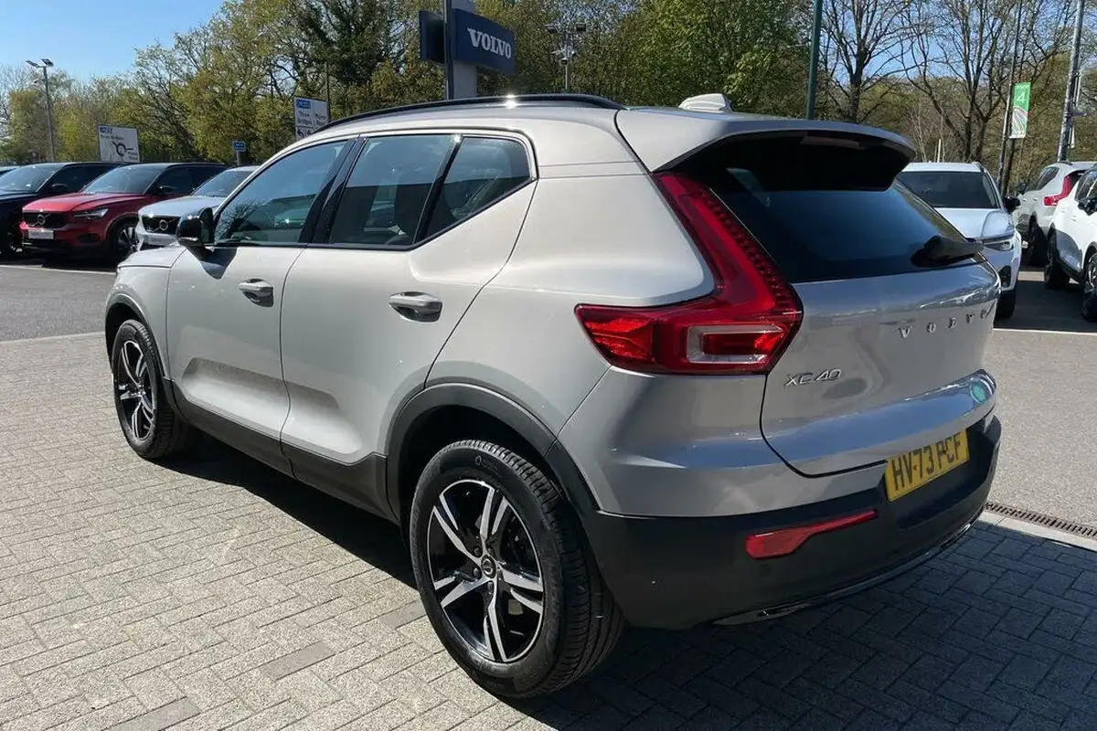 2023-volvo-xc40-20-b3-plus-big-8