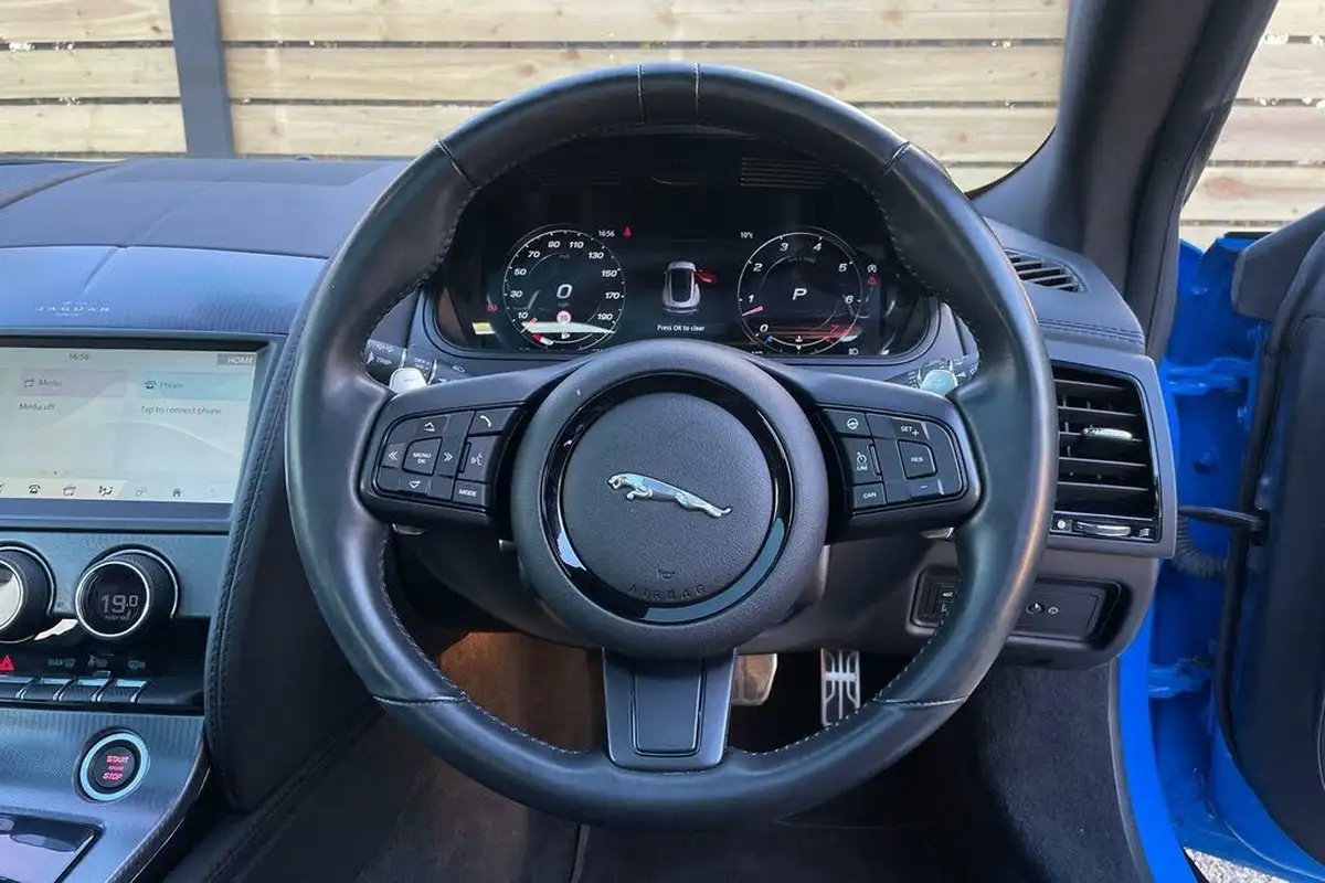 2021-jaguar-f-type-50-v8-sc-reims-edition-big-35