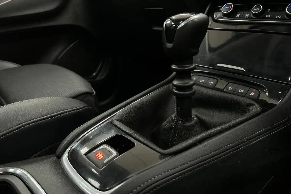 2019-vauxhall-grandland-x-12-elite-nav-big-18