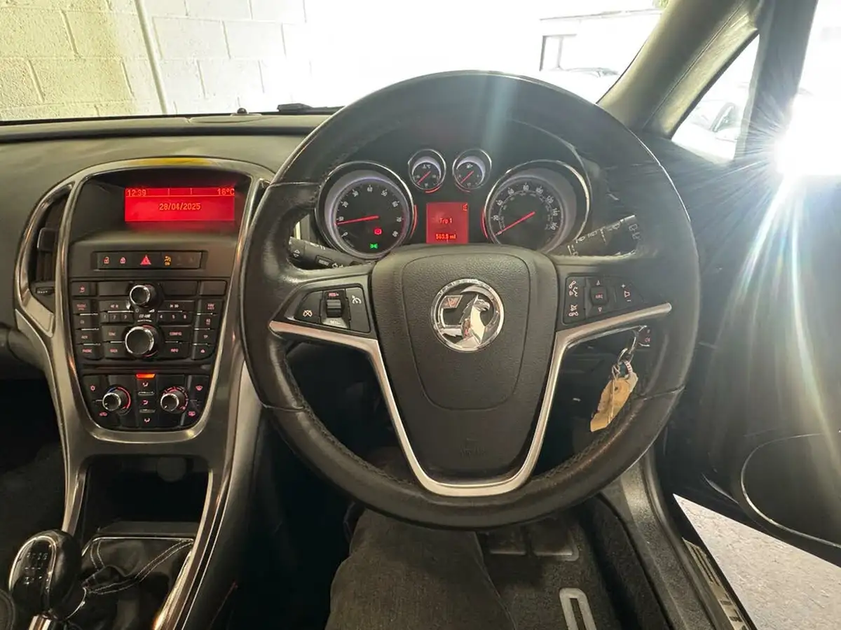 2011-vauxhall-astra-16-se-16v-vvt-115ps-estate-big-20