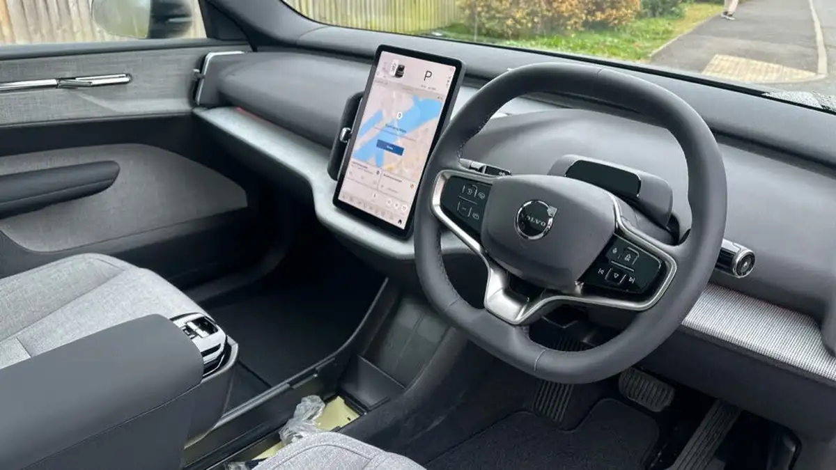 2025-volvo-ex30-e-single-motor-ultra-big-4
