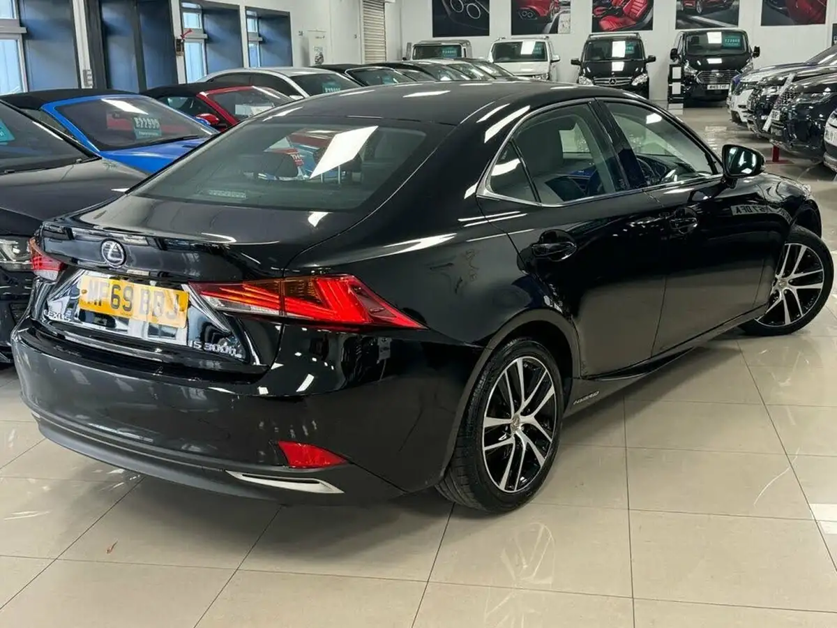2019-lexus-is-300h-25-is-big-1