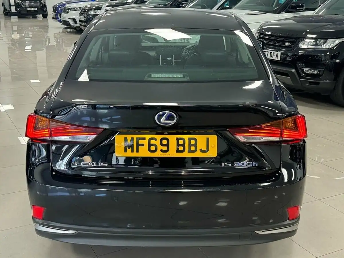 2019-lexus-is-300h-25-is-big-5