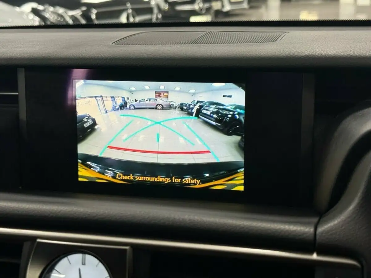 2019-lexus-is-300h-25-is-big-53