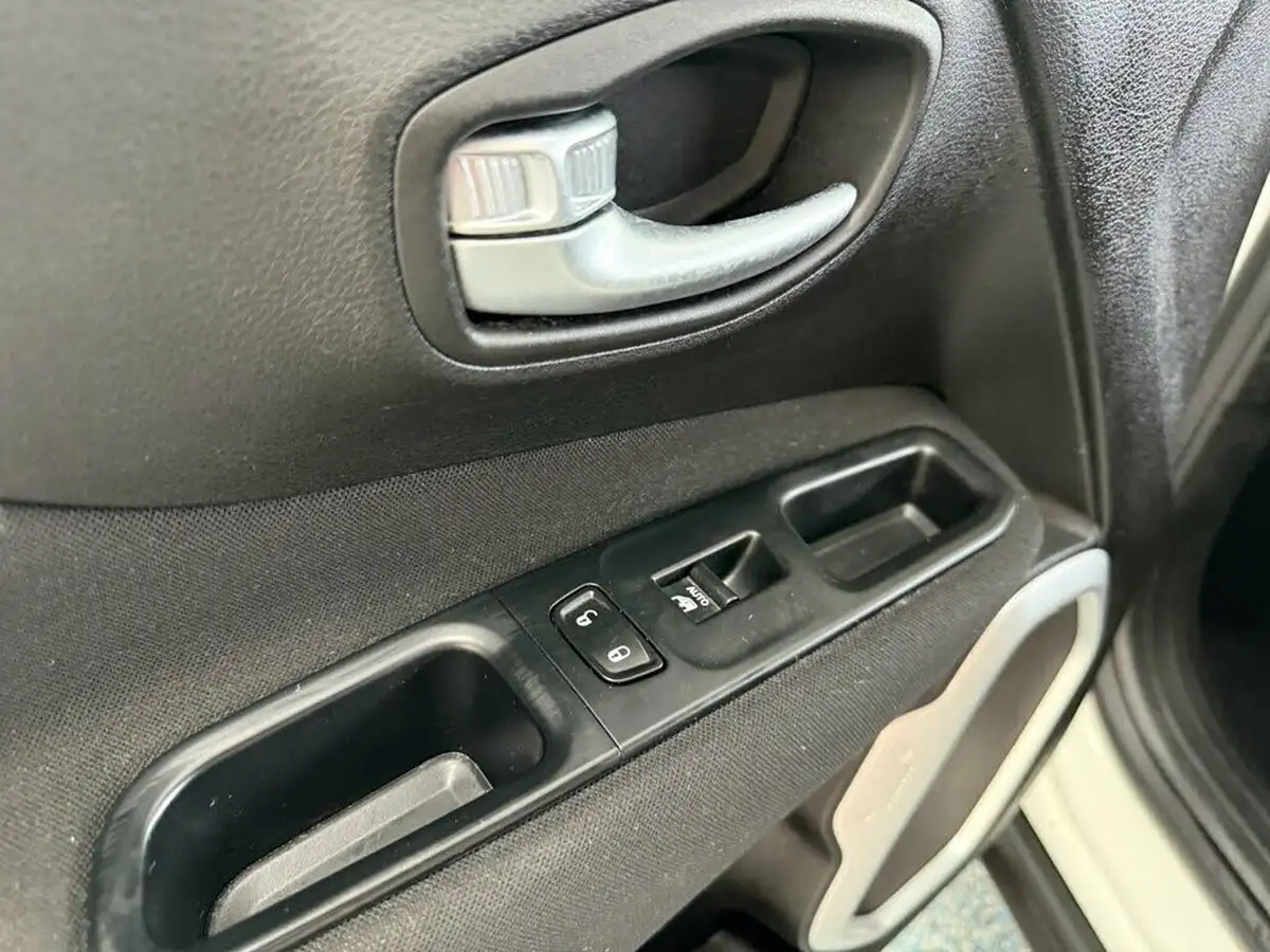 2017-jeep-renegade-16l-e-torq-longitude-big-16