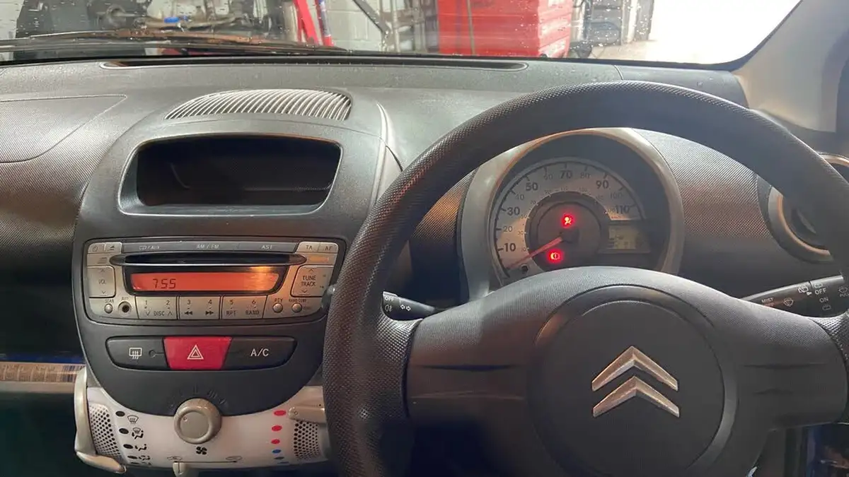 2012-citroen-c1-10-vtr-5d-big-4