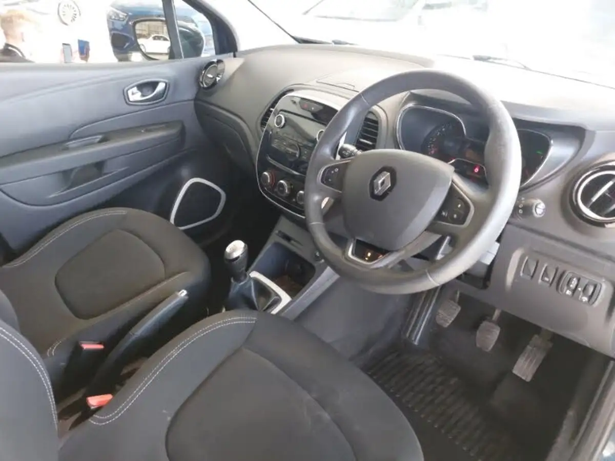2019-renault-captur-09-tce-play-big-10