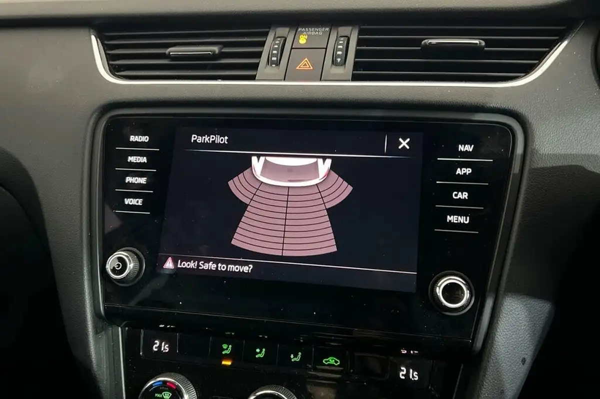 2017-skoda-octavia-20tdi-vrs-estate-dsg-big-12