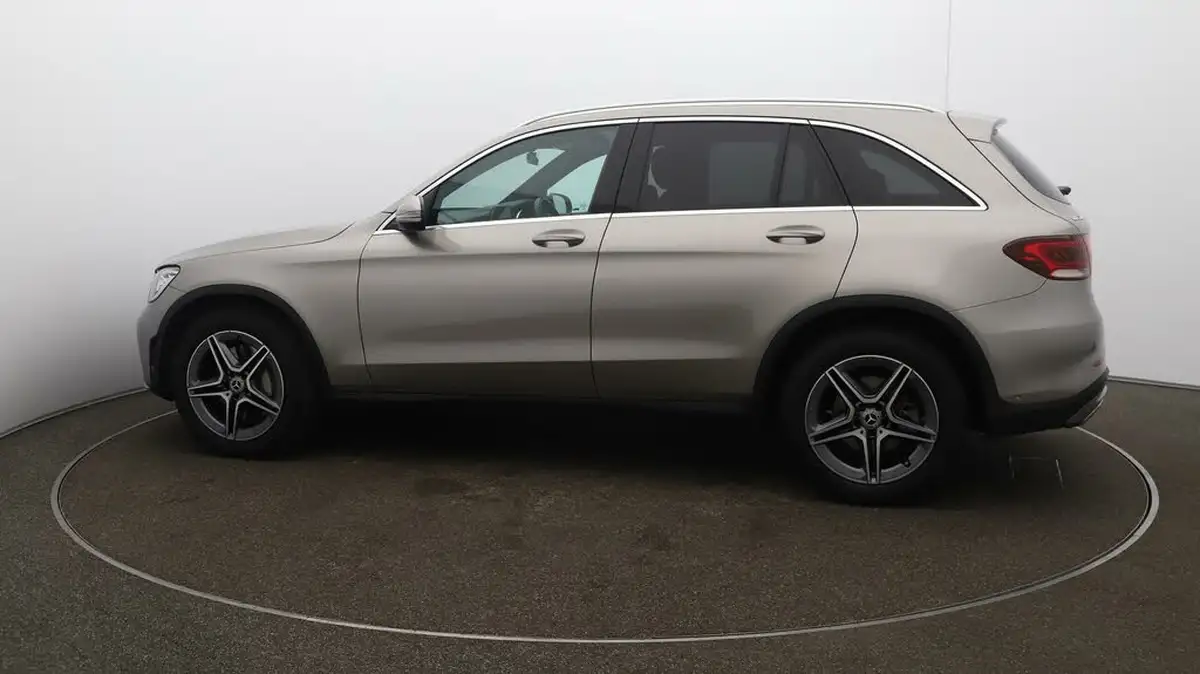 2022-mercedes-benz-glc-class-20d-glc220d-amg-line-195ps-station-wagon-5d-1950cc-4matic-plus-big-51