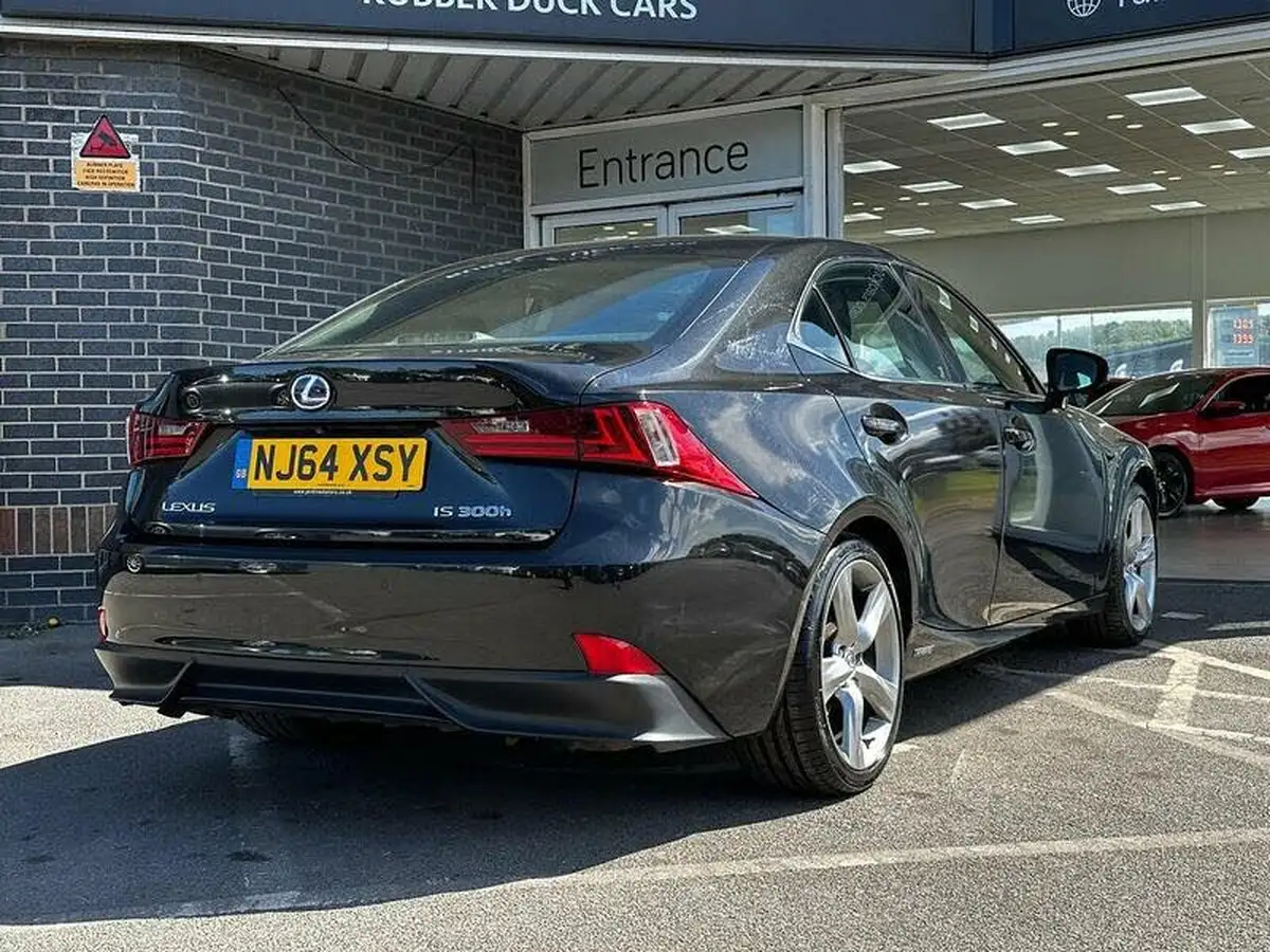 2014-lexus-is-300h-25-premier-big-7