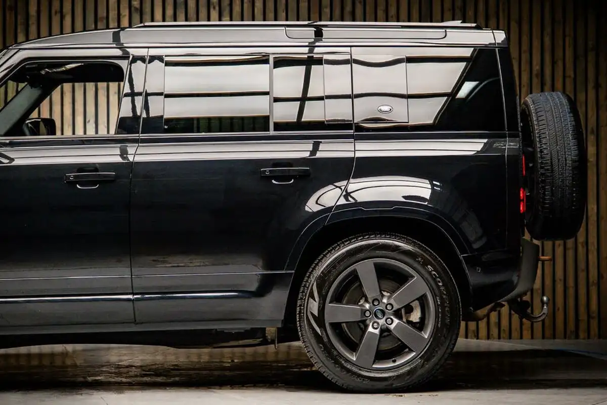 2023-land-rover-110-defender-30-d300-x-dynamic-hse-big-17