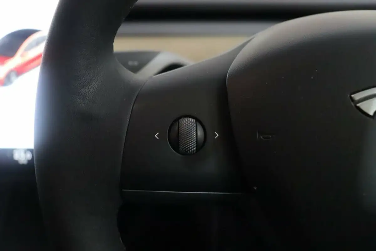 2021-tesla-model-3-e-long-range-awd-big-27