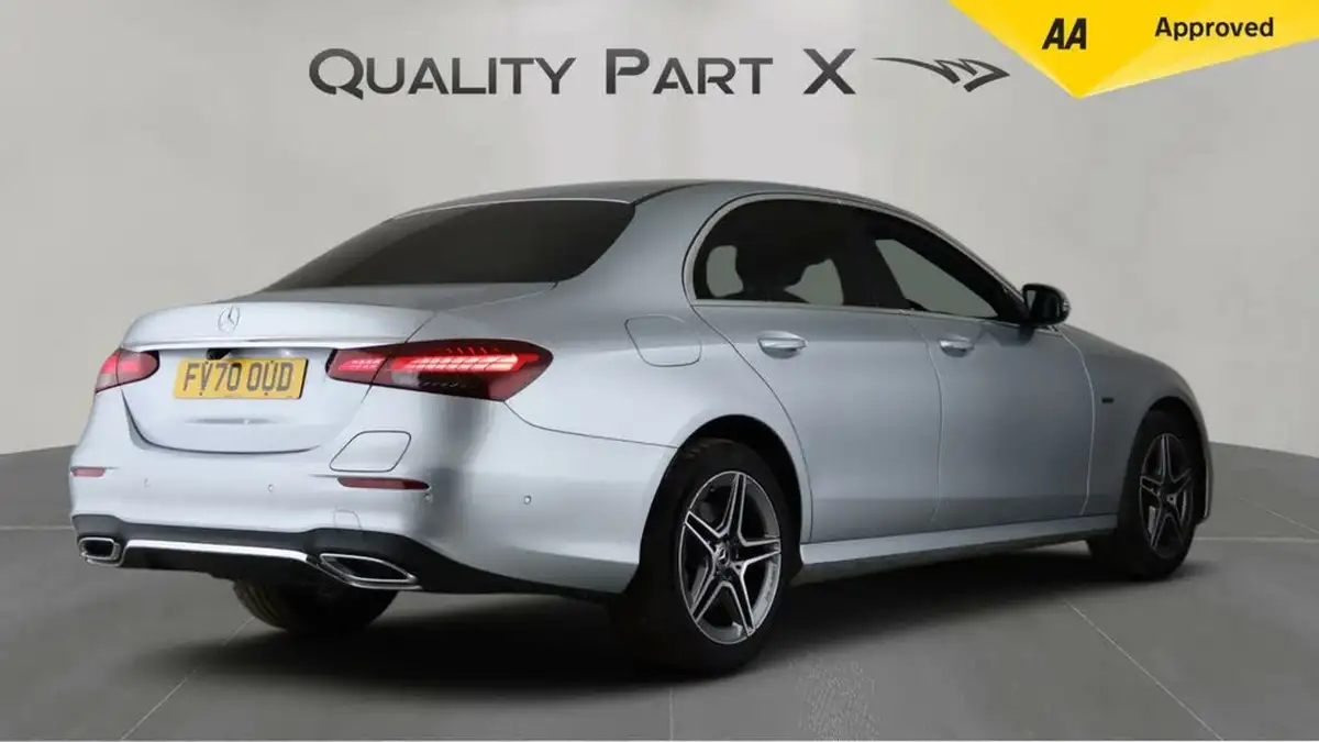 2020-mercedes-benz-e-class-20d-e300de-amg-line-edition-eq-power-saloon-4d-big-6