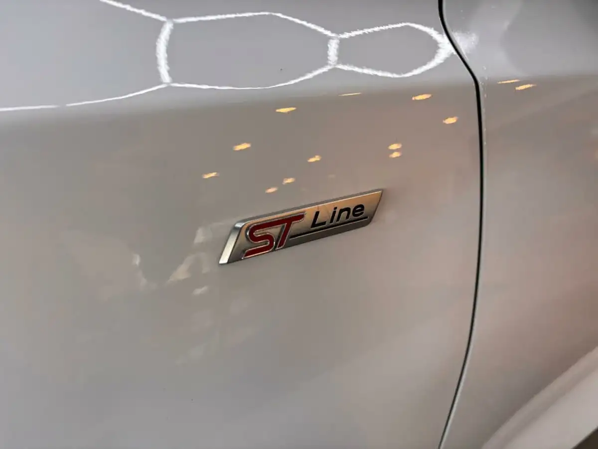 2023-ford-focus-10t-st-line-125ps-hatchback-big-8