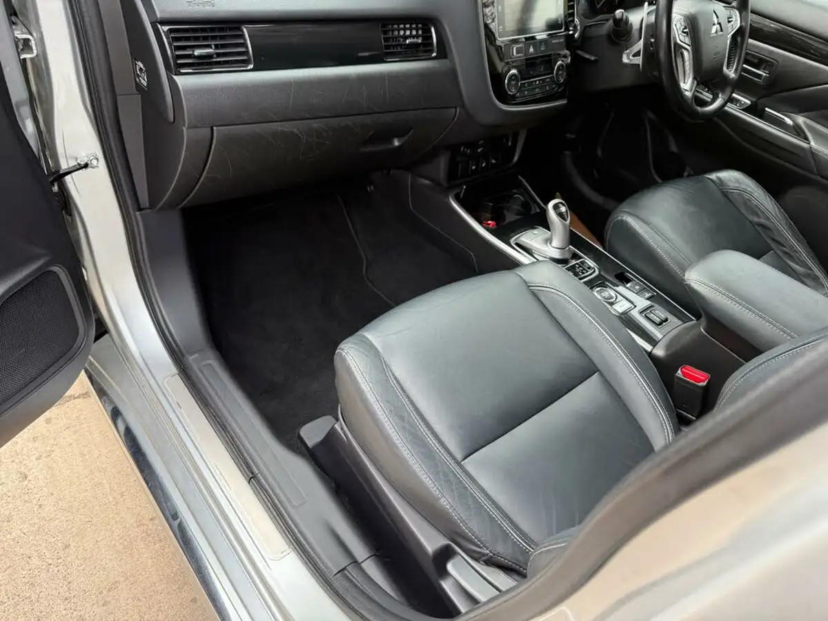 2018-mitsubishi-outlander-20-4hs-phev-5st-big-15