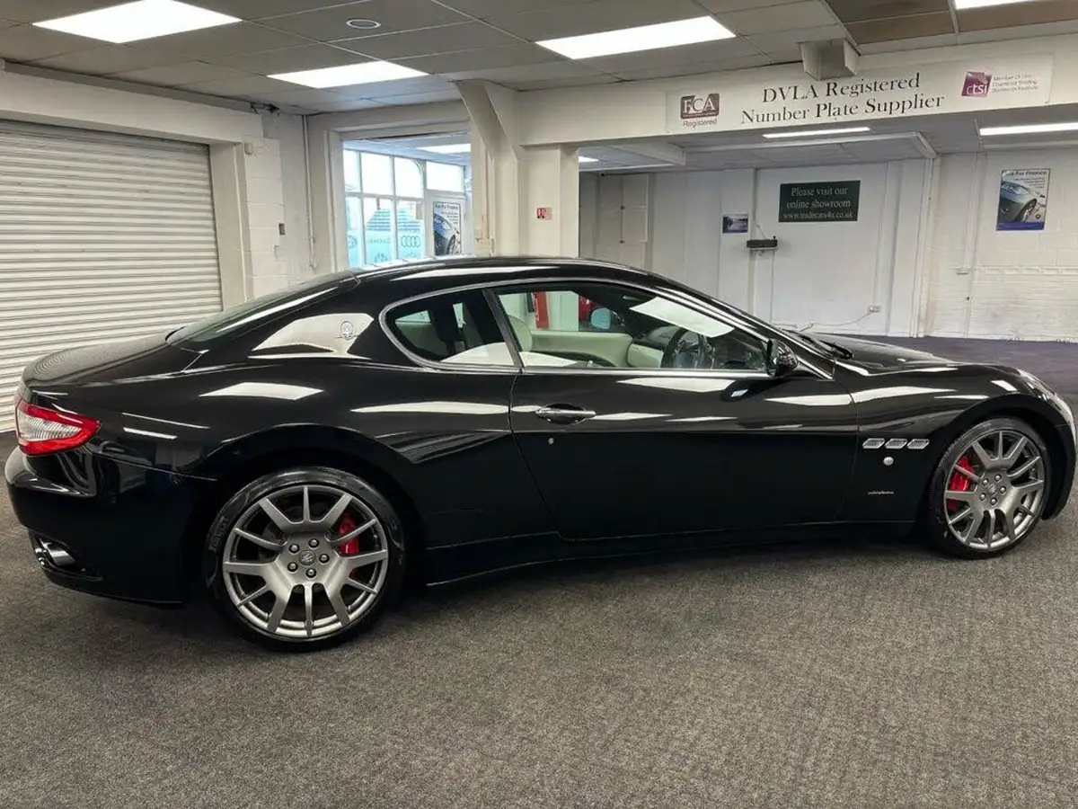 2016-maserati-granturismo-42-big-13