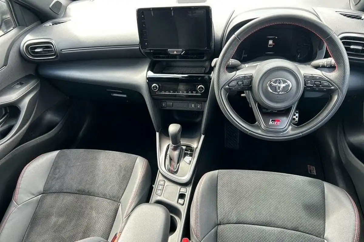 2023-toyota-yaris-cross-15-vvt-i-gr-sport-big-10