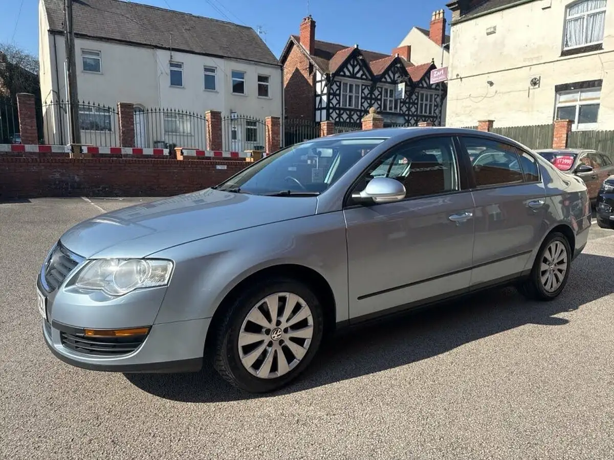 2009-volkswagen-passat-20td-bluemotion-2-saloon-4d-big-1
