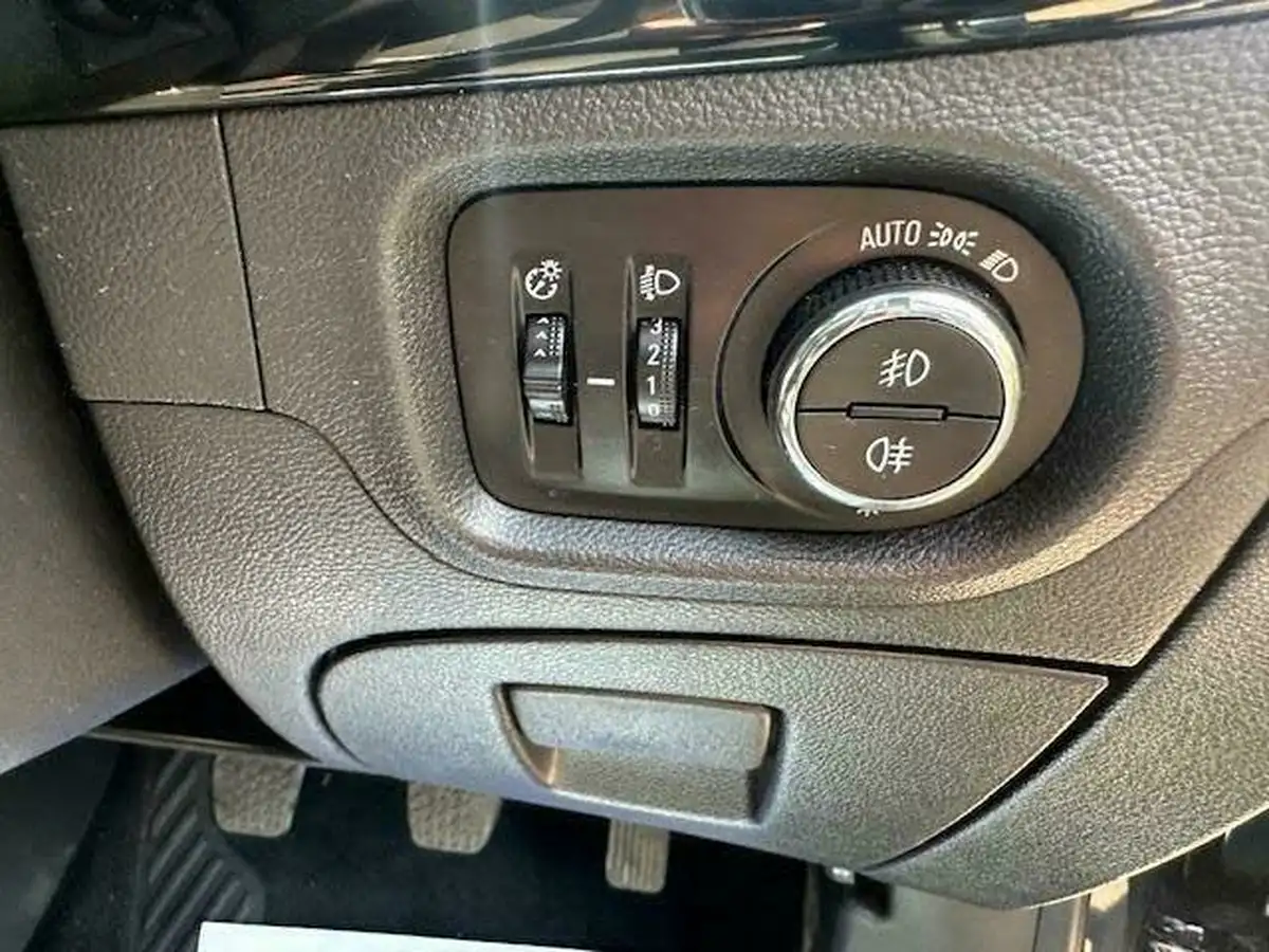 2018-vauxhall-astra-14i-sri-hatchback-big-14