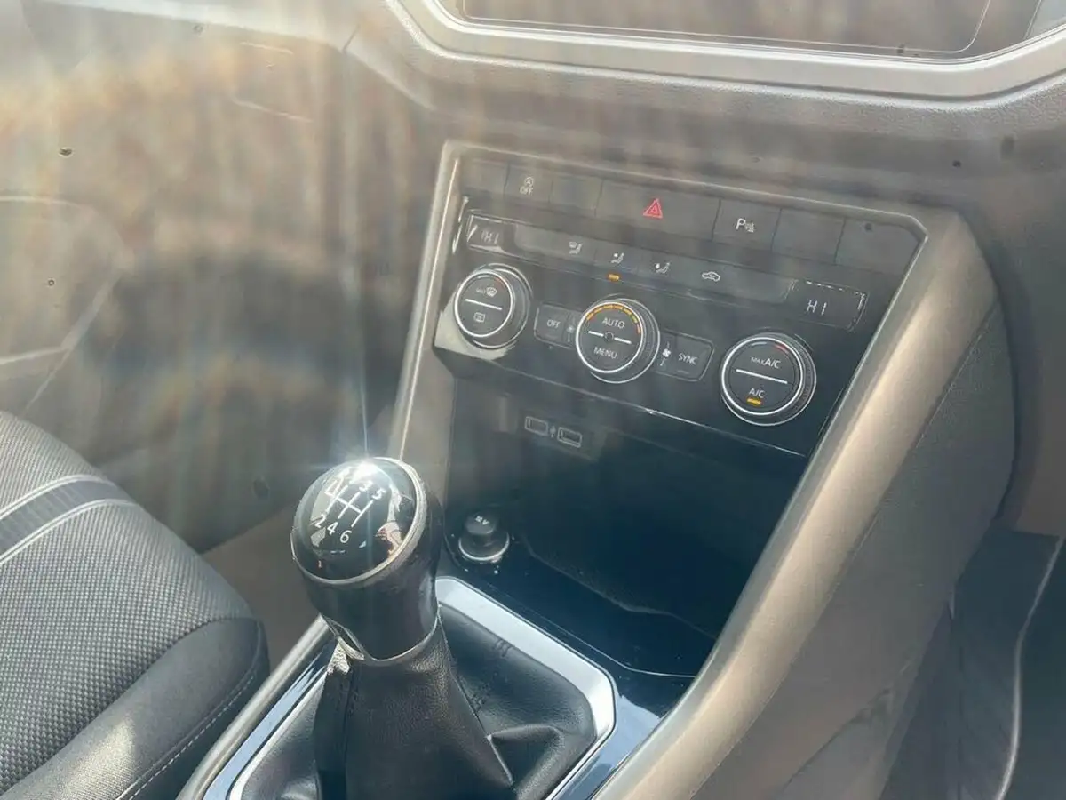 2020-volkswagen-t-roc-10-tsi-se-115ps-big-15